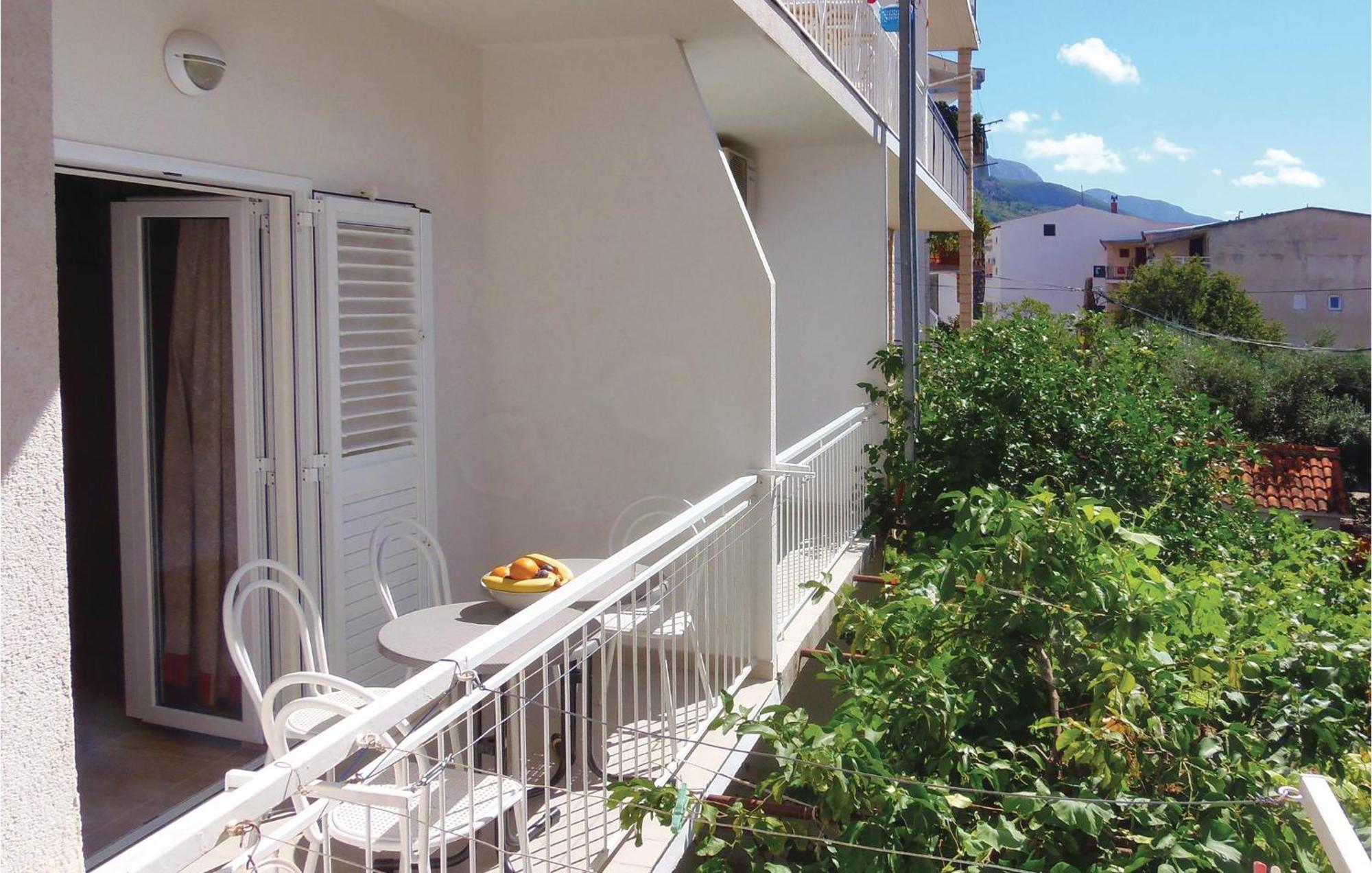 Nice Apartment In Makarska Exterior foto